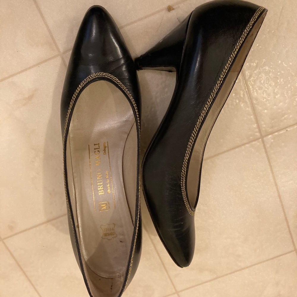 Stylish pumps